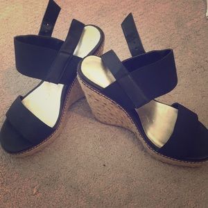 Jessica Simpson black wedges